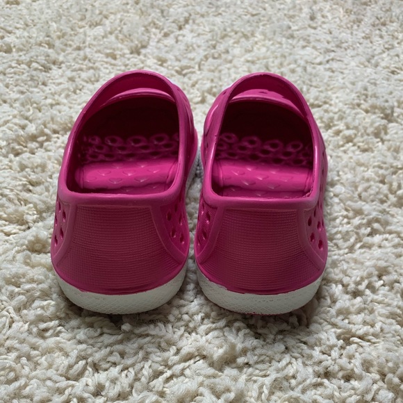 Girls Pink Light Weight Slip On - Size 9/10 - Picture 3 of 3
